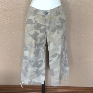 David & Goliath Unique Camo Capri Pants 28 S
